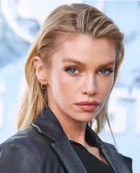 STELLA MAXWELL
